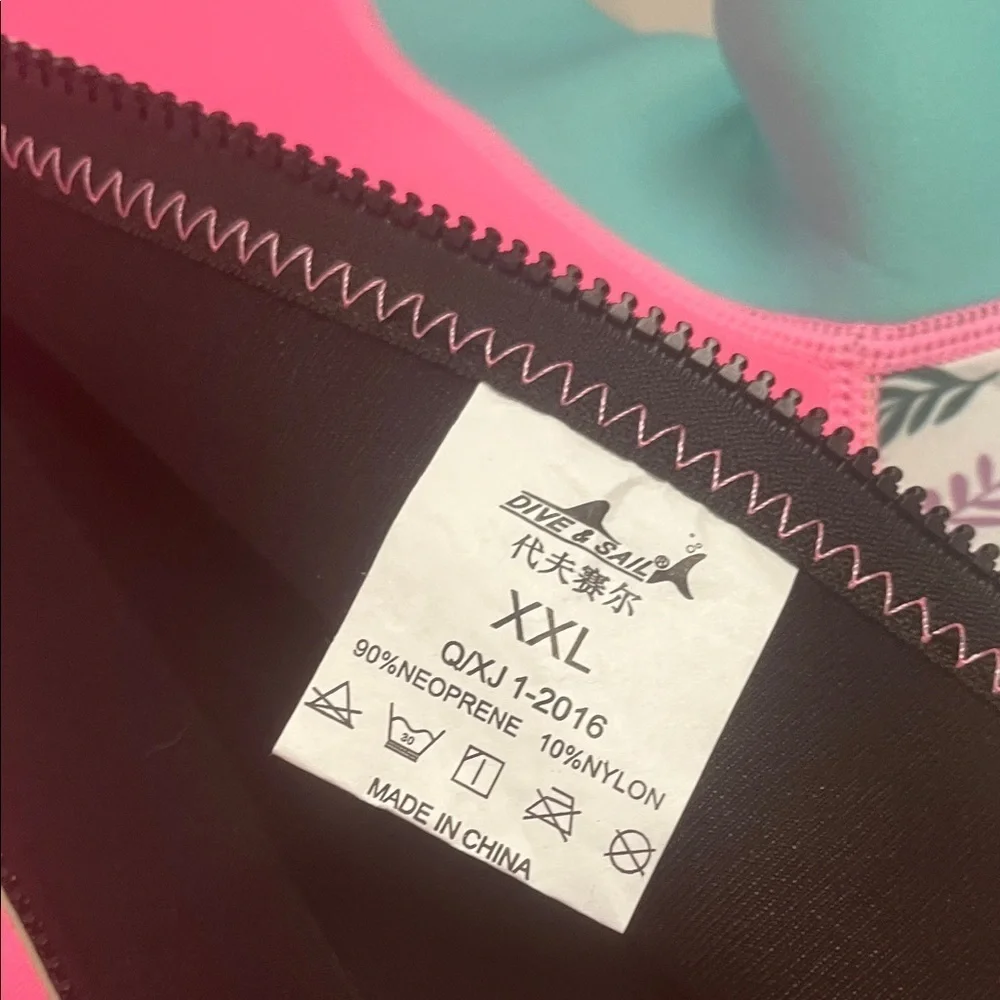 X-Manta Pink and Aqua Kids Wetsuit & Rashguard Set SZ 4/5